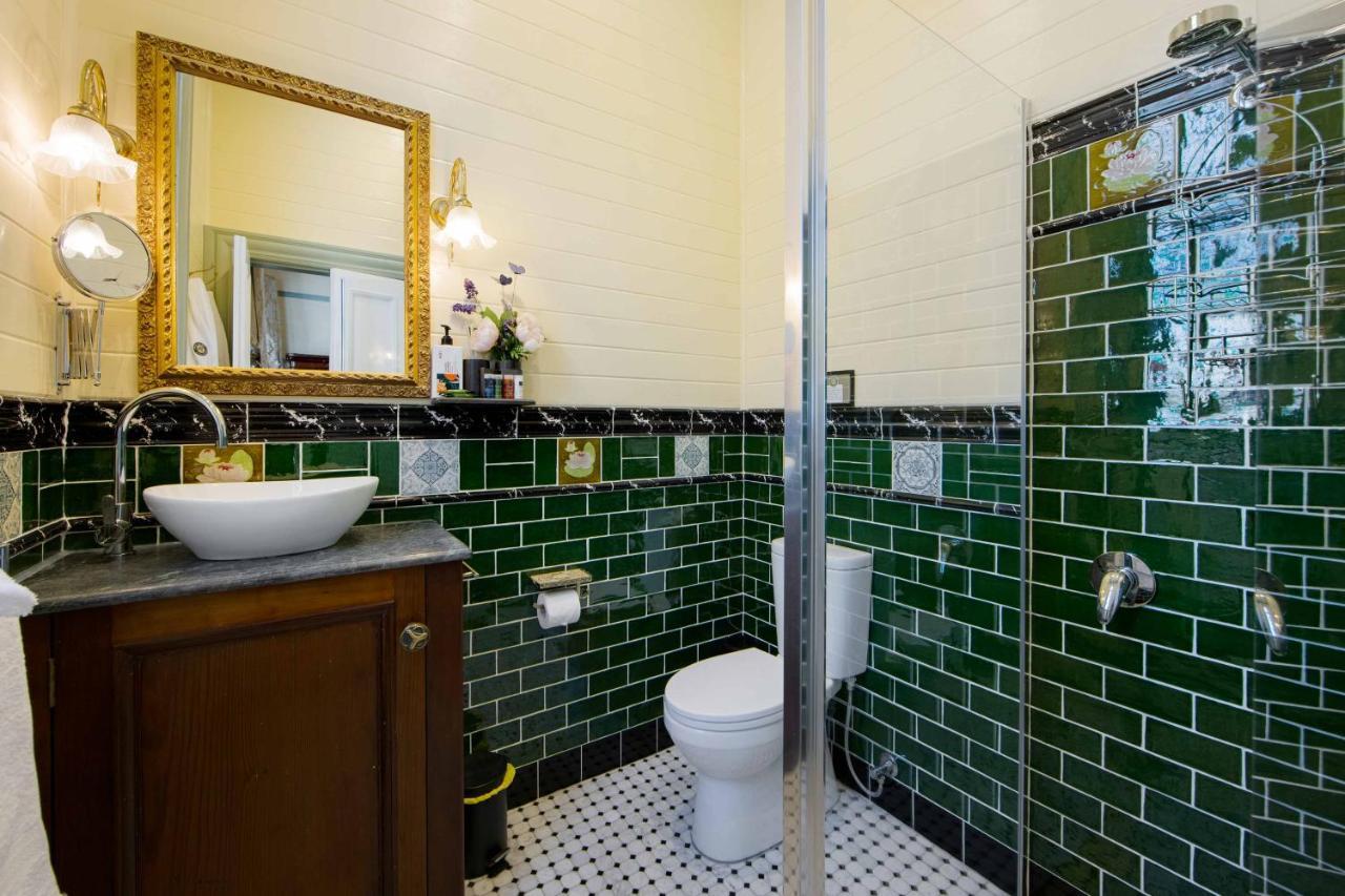The Old Bank Gladstone Licensed Restaurant & Boutique Accommodation Hat Head Екстер'єр фото
