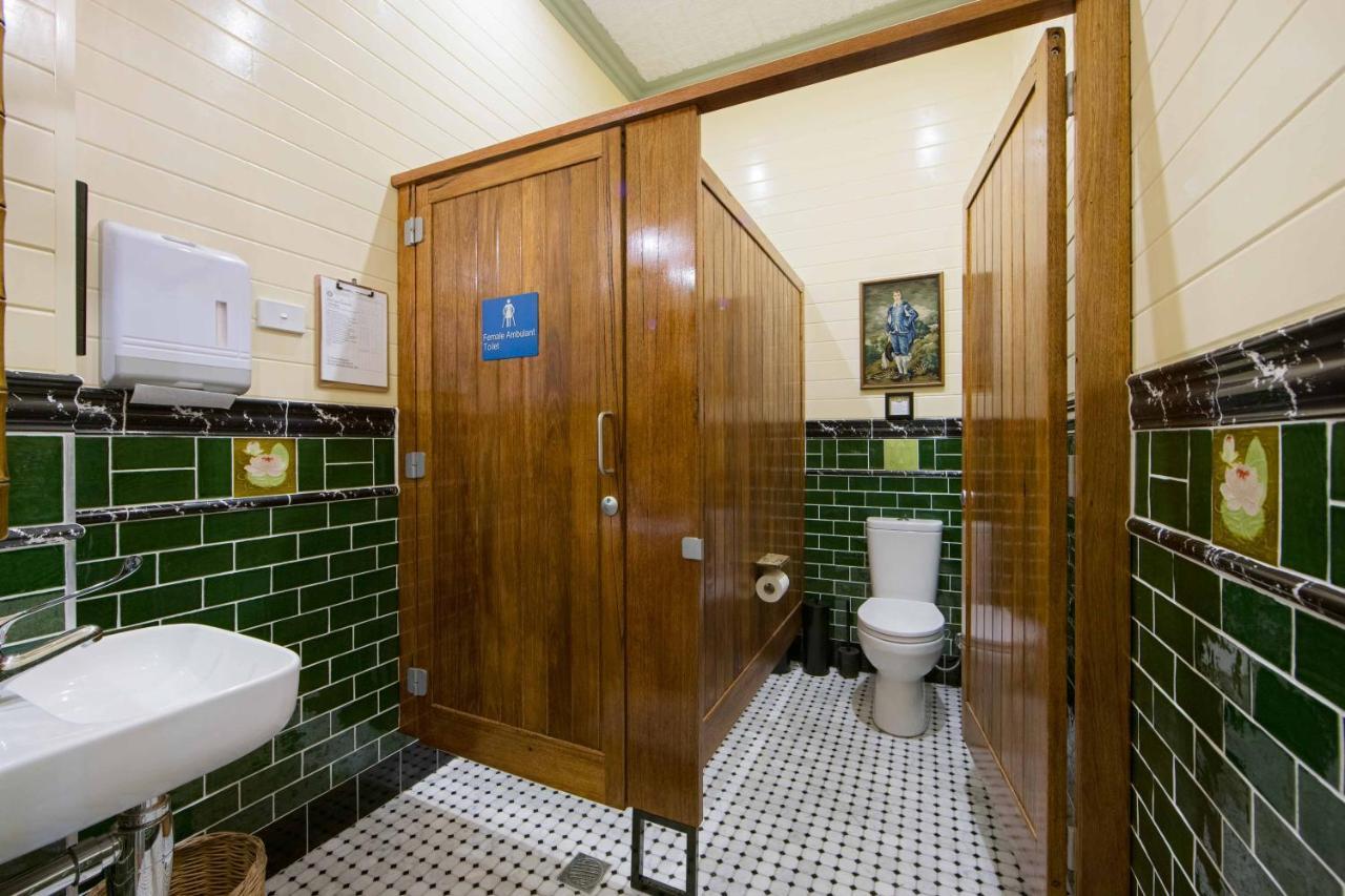 The Old Bank Gladstone Licensed Restaurant & Boutique Accommodation Hat Head Екстер'єр фото